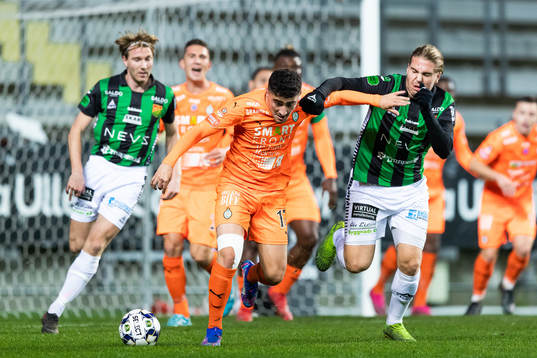 AFC Eskilstunas Ismet Lushaku och GAIS Charlie Weberg