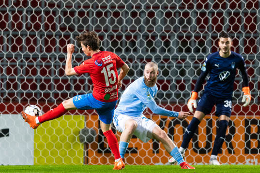 Helsingborgs Max Svensson med målchans mot Malmö FF Jo