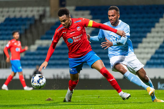 Helsingborgs Martin Olsson och Malmö FF Isaac Kiese Thelin