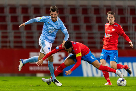 Malmö FF Adi Nalic och Helsingborgs Martin Olsson