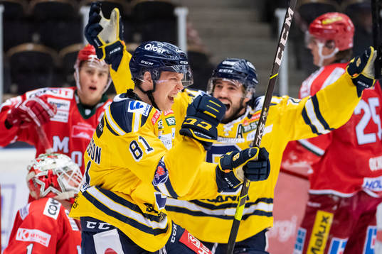 Södertäljes Emil Aronsson och Jacob Dahlström jublar