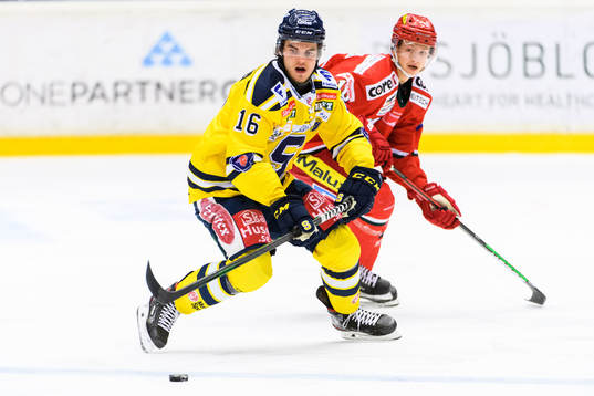 Södertäljes Samuel Fagemo och Modos Aleksi Heponiemi