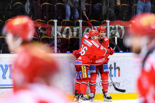 Modos Frank Corrado och Sebastian Ohlsson jublar