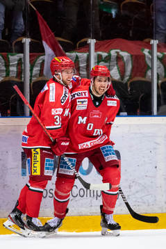 Modos Sebastian Ohlsson och Frank Corrado jublar