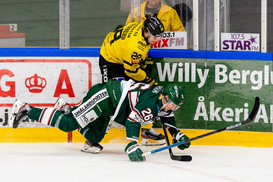 Tingsryds David Gustafsson faller
