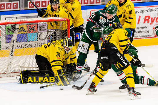Tingsryds Filip Cederqvist oroar framför Västerås