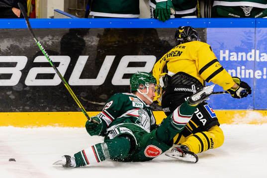 Tingsryds Simon Norberg faller
