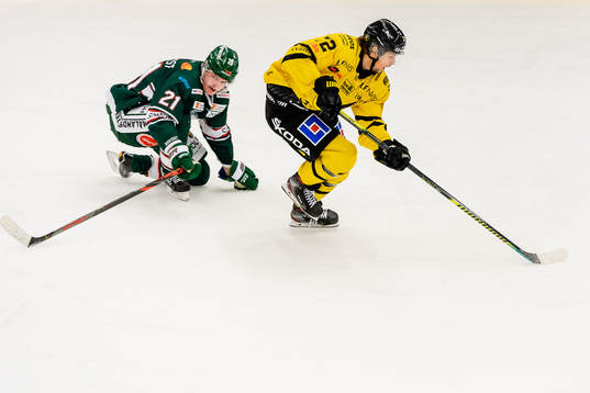 Västerås Viktor Hertzberg åker ifrån Tingsryds Filip