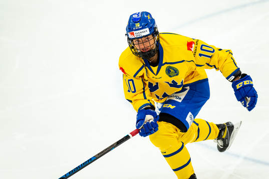 Mina Waxin of Sweden