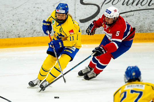 Josefin Bouveng of Sweden and Silje Johansen Kongstorp of