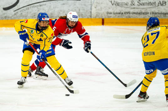 Josefin Bouveng of Sweden and Silje Johansen Kongstorp of