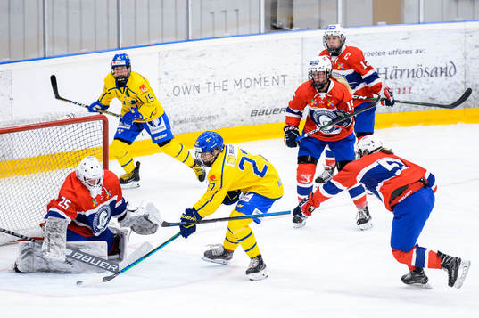 Goalkeeper Kaja Ekle of Norway and Emma Nordin of Sweden