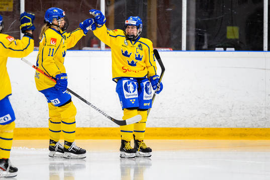 Lisa Johansson of Sweden celebrate with teammates