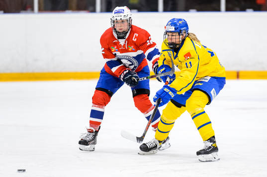 Andrea Dalen of Norway and Josefin Bouveng of Sweden