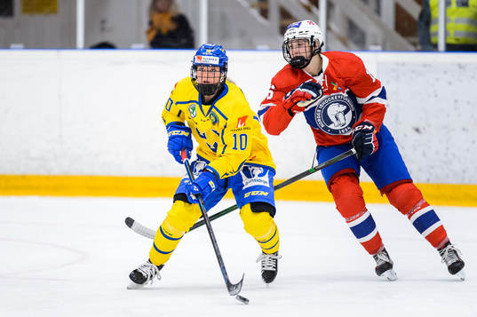 Mina Waxin of Sweden