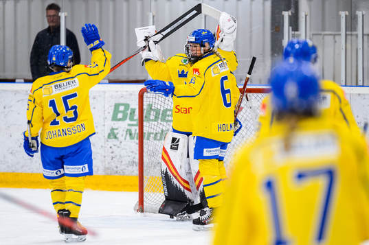 Players of Sweden celebrate