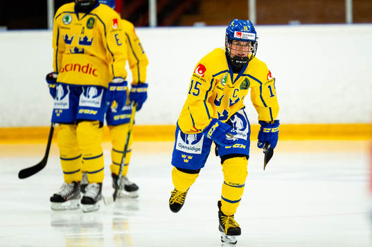 Lisa Johansson celebrates