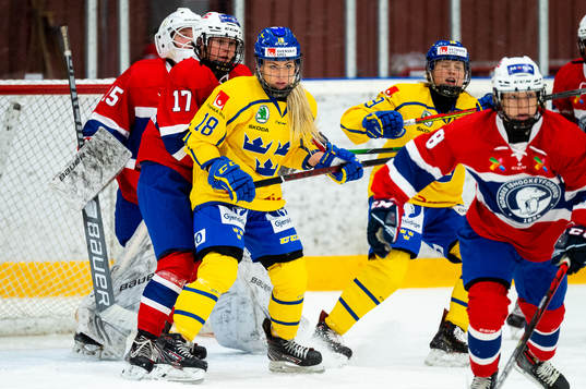 Moa Wernblom of Sweden and Marthe Brunvold of Norway