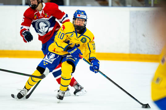 Mina Waxin of Sweden