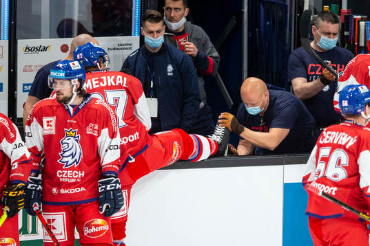 Jiri Smejkal #67, CZE waarm up, sharpening skates