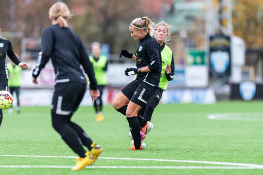 Emma Koivisto skadar sig