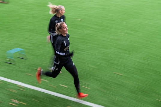 Stina Blackstenius och Julia Roddar
