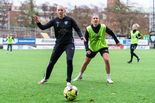 Stina Blackstenius och Natalia Kuikka
