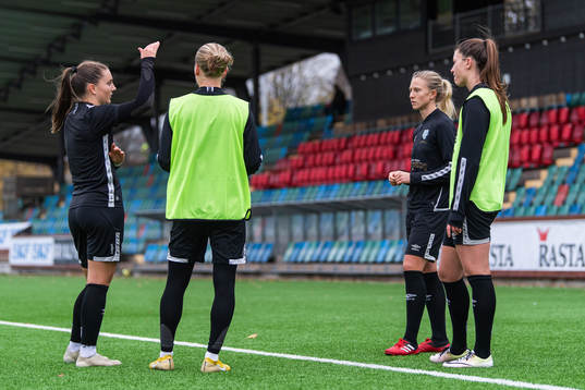 Vilde Böe Risa, Filippa Curmark, Rebecka Blomqvist och