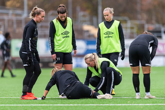 Emma Koivisto ses om av Stina Blackstenius