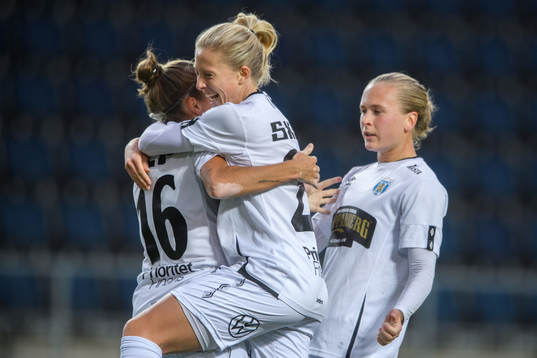 Göteborgs Filippa Angeldal och Rebecka Blomqvist jublar