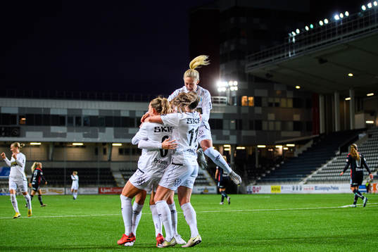 Göteborgs Rebecka Blomqvist och Vilde Böe Risa jublar