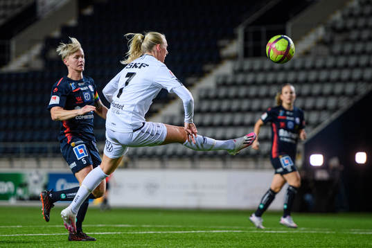 Linköpings Nilla Fischer och Göteborgs Stina Blackstenius