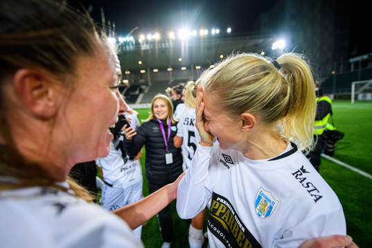Göteborgs Rebecka Blomqvist jublar över SM-guldet