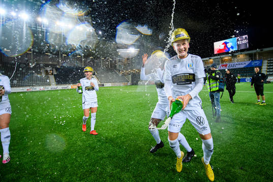 Göteborgs Filippa Curmark jublar över SM-guldet