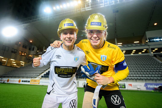 Göteborgs Filippa Curmark och målvakt Jennifer Falk