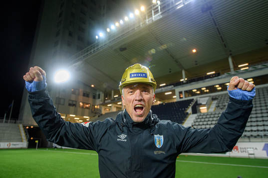 Göteborgs tränare Mats Gren jublar över SM-guldet