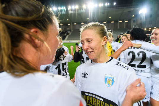 Göteborgs Rebecka Blomqvist jublar över SM-guldet