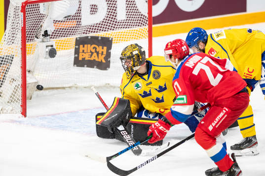 Rodion Amirov #27, RUS scores 1-1, Samuel Ersson #30, SWE,