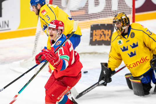 Rodion Amirov #27, RUS scores 1-1, Samuel Ersson #30, SWE,