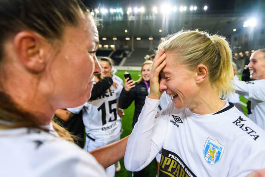 Göteborgs Rebecka Blomqvist jublar över SM-guldet