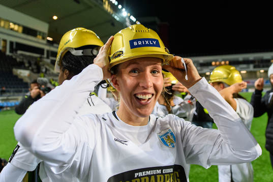Göteborgs Julia Roddar jublar över SM-guldet