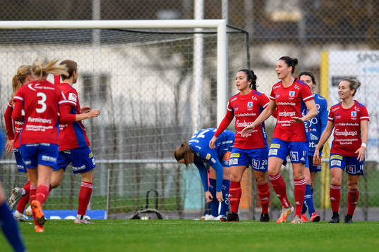 Vittsjös Emily Gielnik jublar