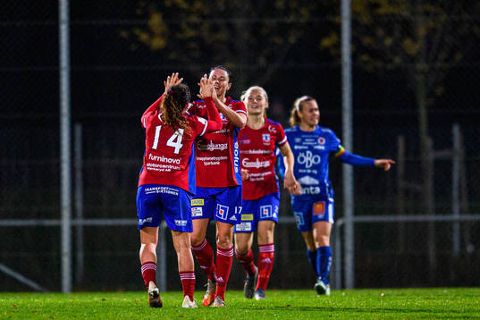 Vittsjös Emily Gielnik jublar