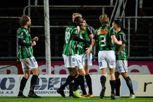 GAIS spelare jublar med Adnan Maric