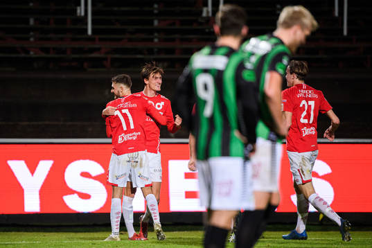 Degerfors Christos Gravius och Gustav Granath jublar
