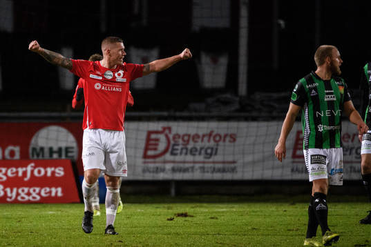 Degerfors Victor Edvardsen jublar