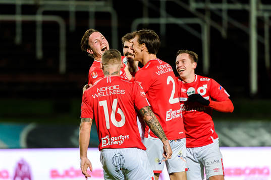 Degerfors Adam Carlén jublar