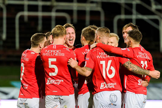 Degerfors Adam Carlén jublar