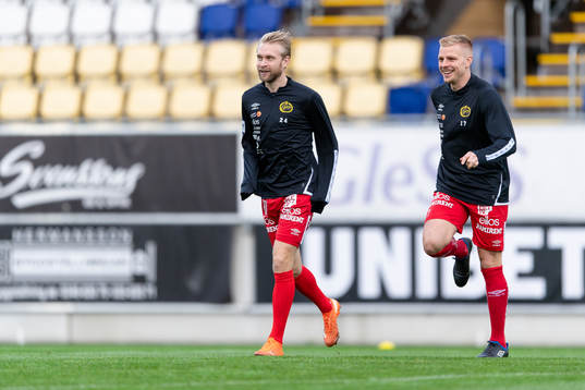 Elfsborgs Johan Larsson och Per Frick före fotbollsmatchen