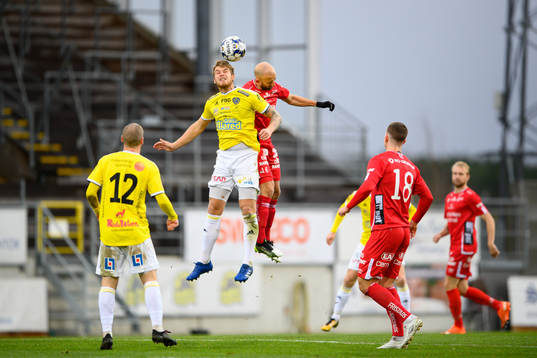 Falkenbergs Marcus Mathisen och Elfsborgs Robert Gojani